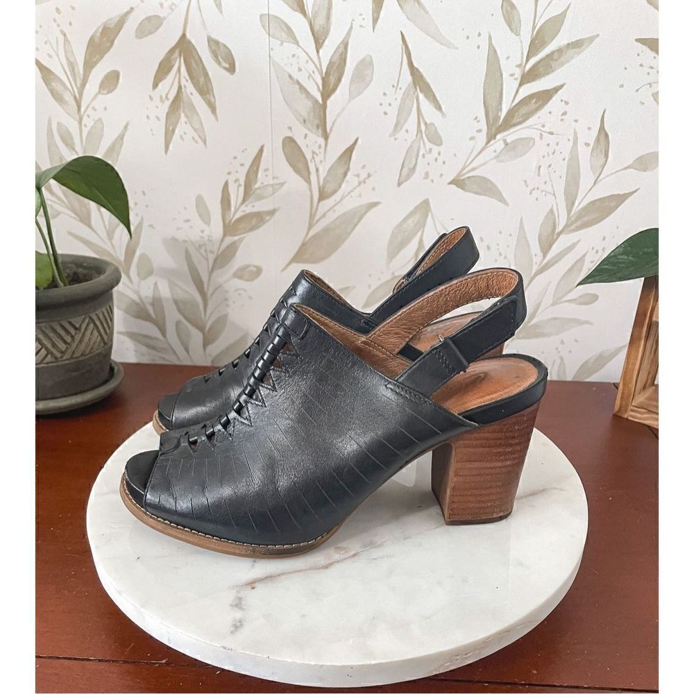 Clarks Slingback Block Heels - Picture 3 of 6